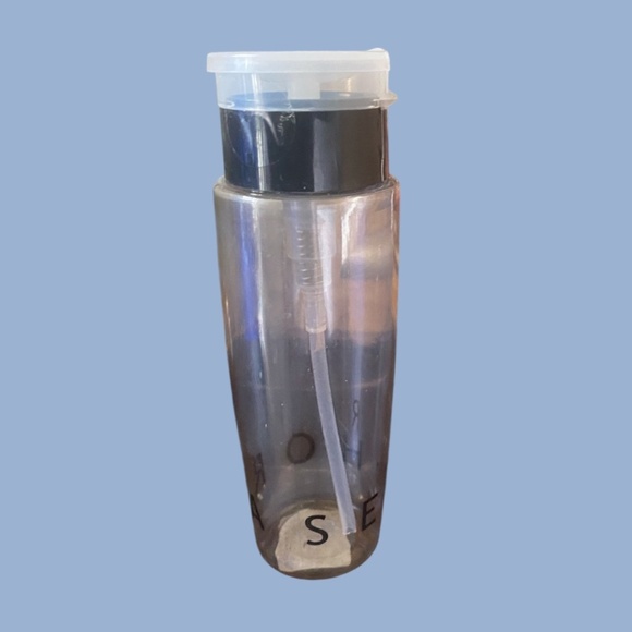 Container - Picture 1 of 1